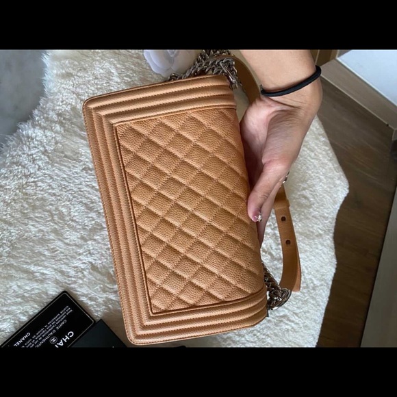 Chanel Boy Bag in Tan Caviar leather - Picture 5 of 7